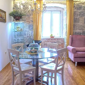 Apartamento Theatre, Split
